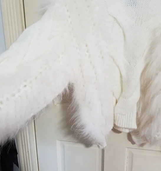 White Faux Fur 3/4 sleeve sweater loose fit women size Medium  147) - Picture 7 of 7